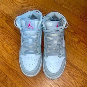 WMNS AIR JORDAN 1 MID SIZE 5.5